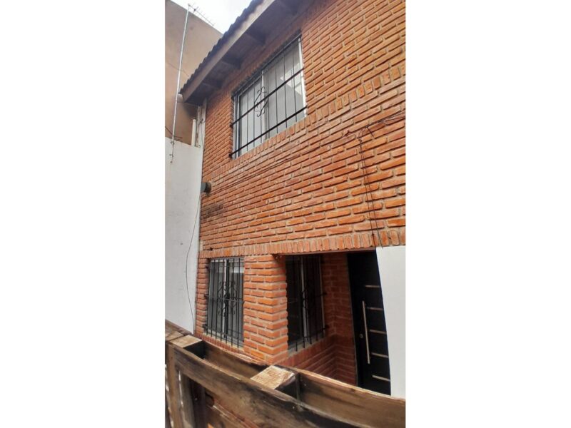 Hipólito Yrigoyen 300 - Departamento Duplex en alquiler de tres ambientes