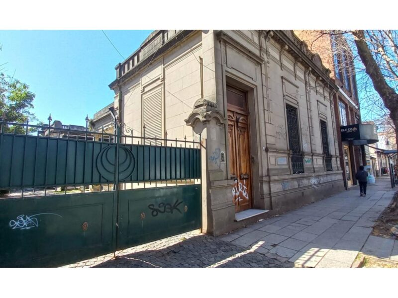 Rivadavia 600 - Casa CASA ANTIGUA EN VENTA